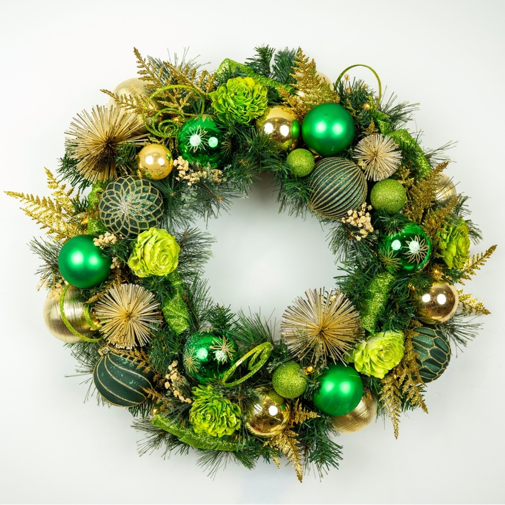 ✨ Winter in Emerald City – Light-Up Holiday Wreath ✨